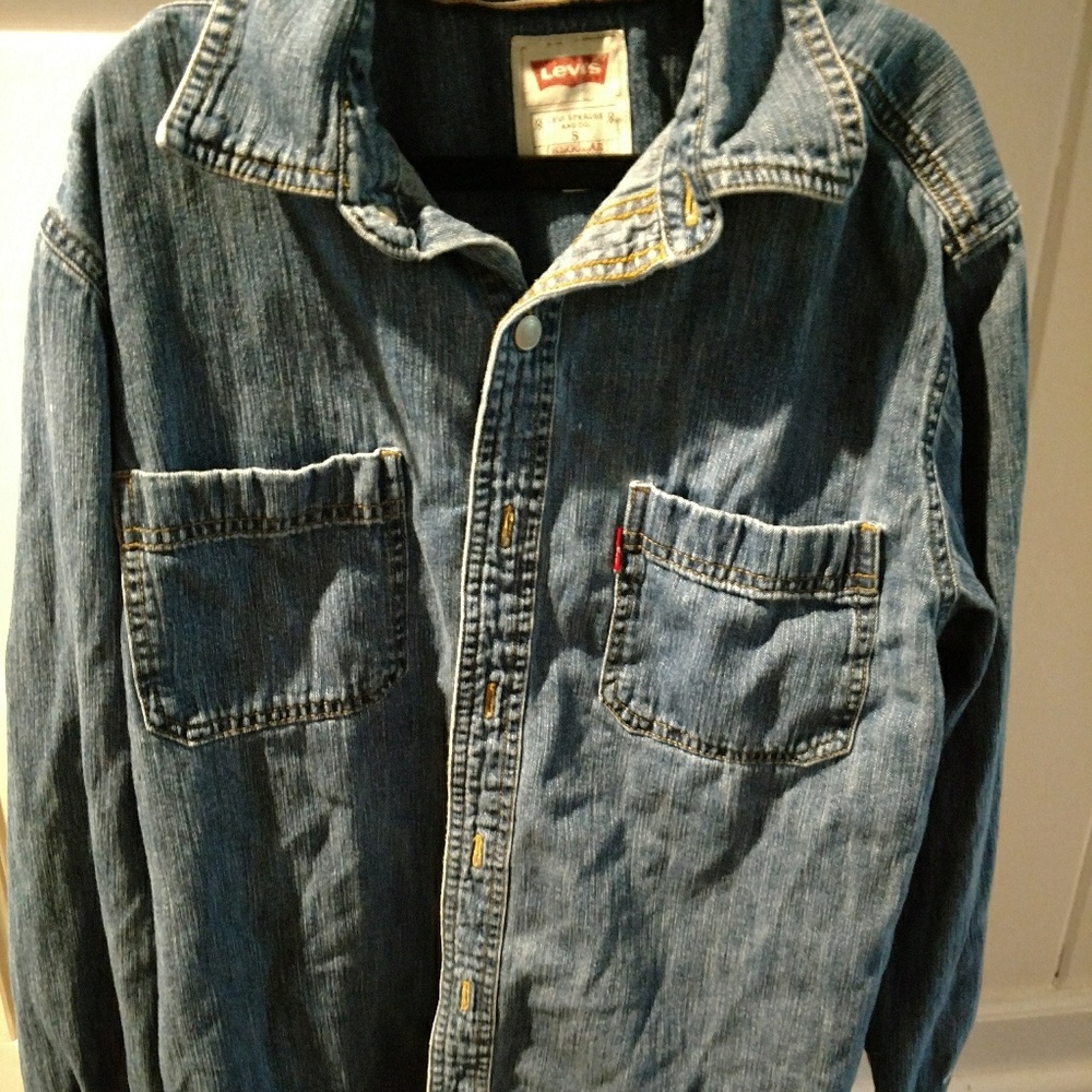 Silver button Levi's long sleeve shirt